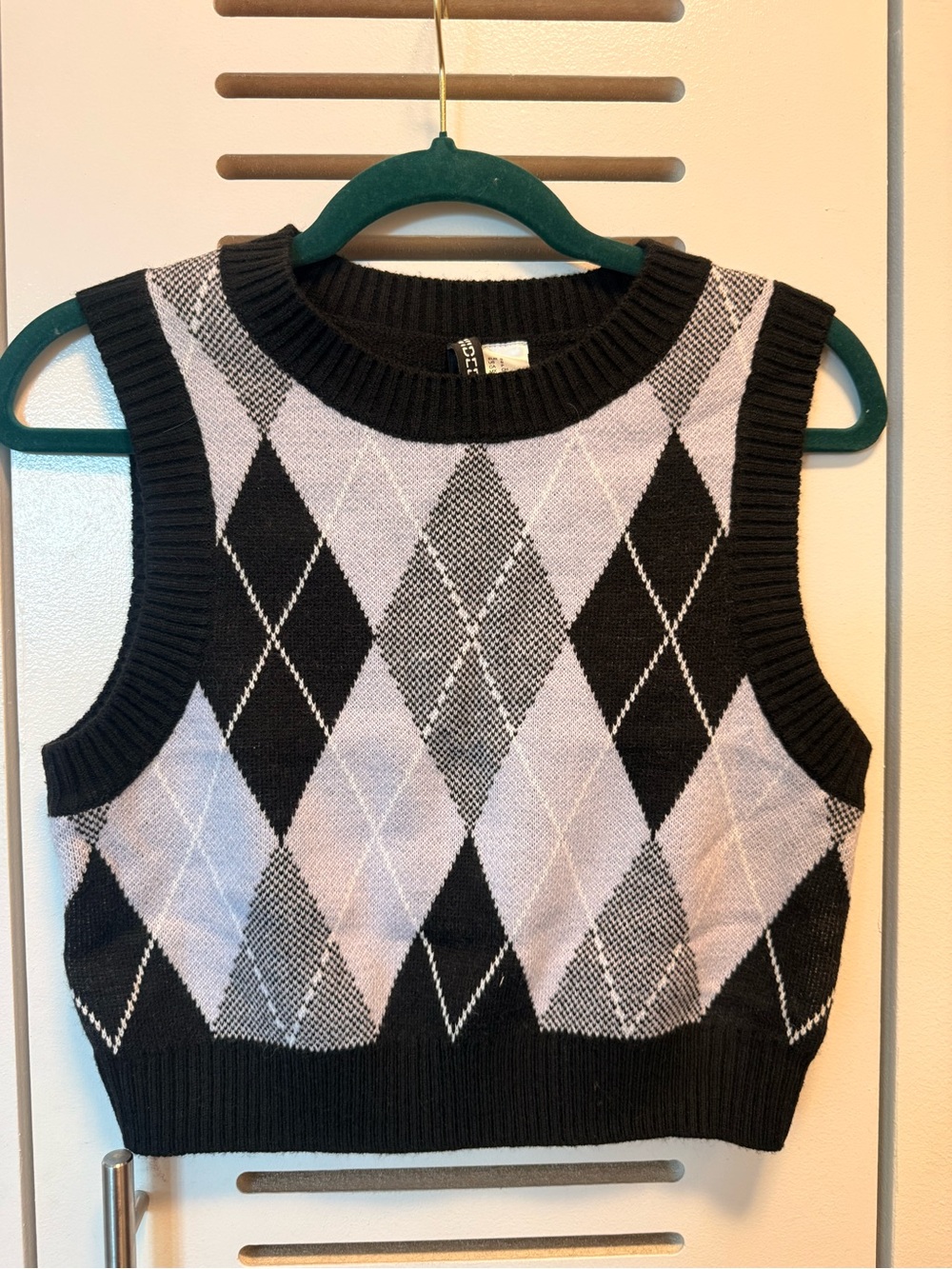 NWOT H&M Sweater Vest, Size Small in Black and Light Purple